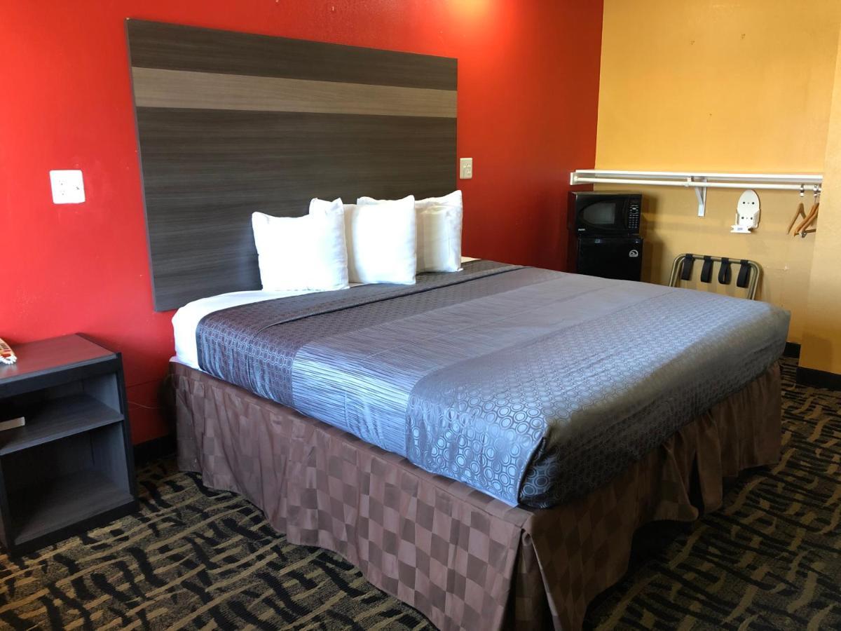לובוק Lone Star Inn מראה חיצוני תמונה