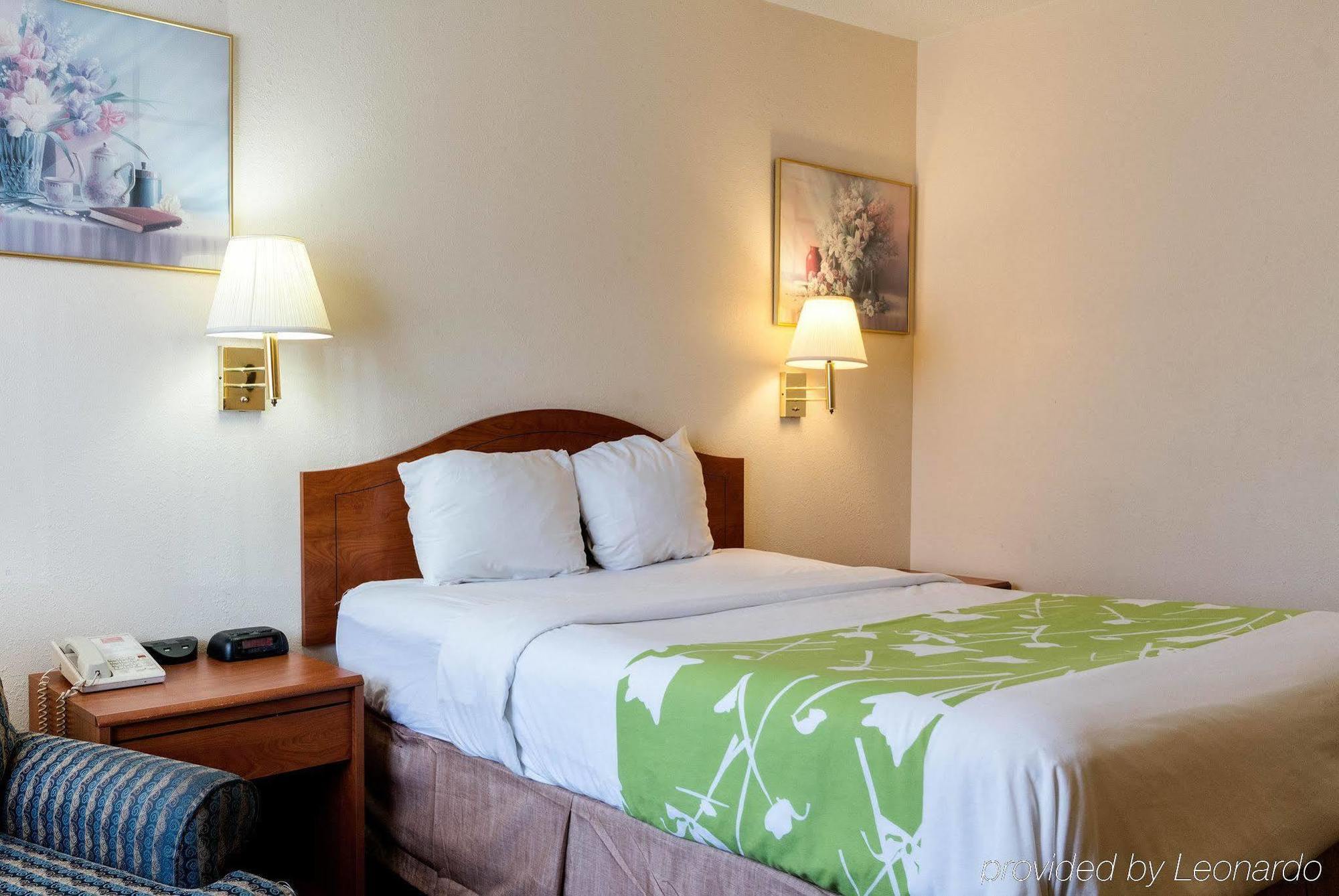 לובוק Lone Star Inn מראה חיצוני תמונה