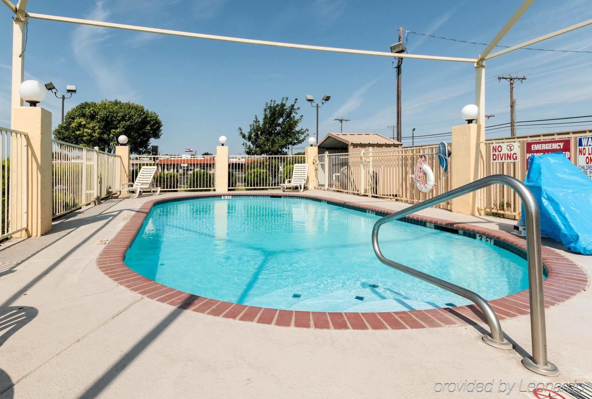 לובוק Lone Star Inn מראה חיצוני תמונה