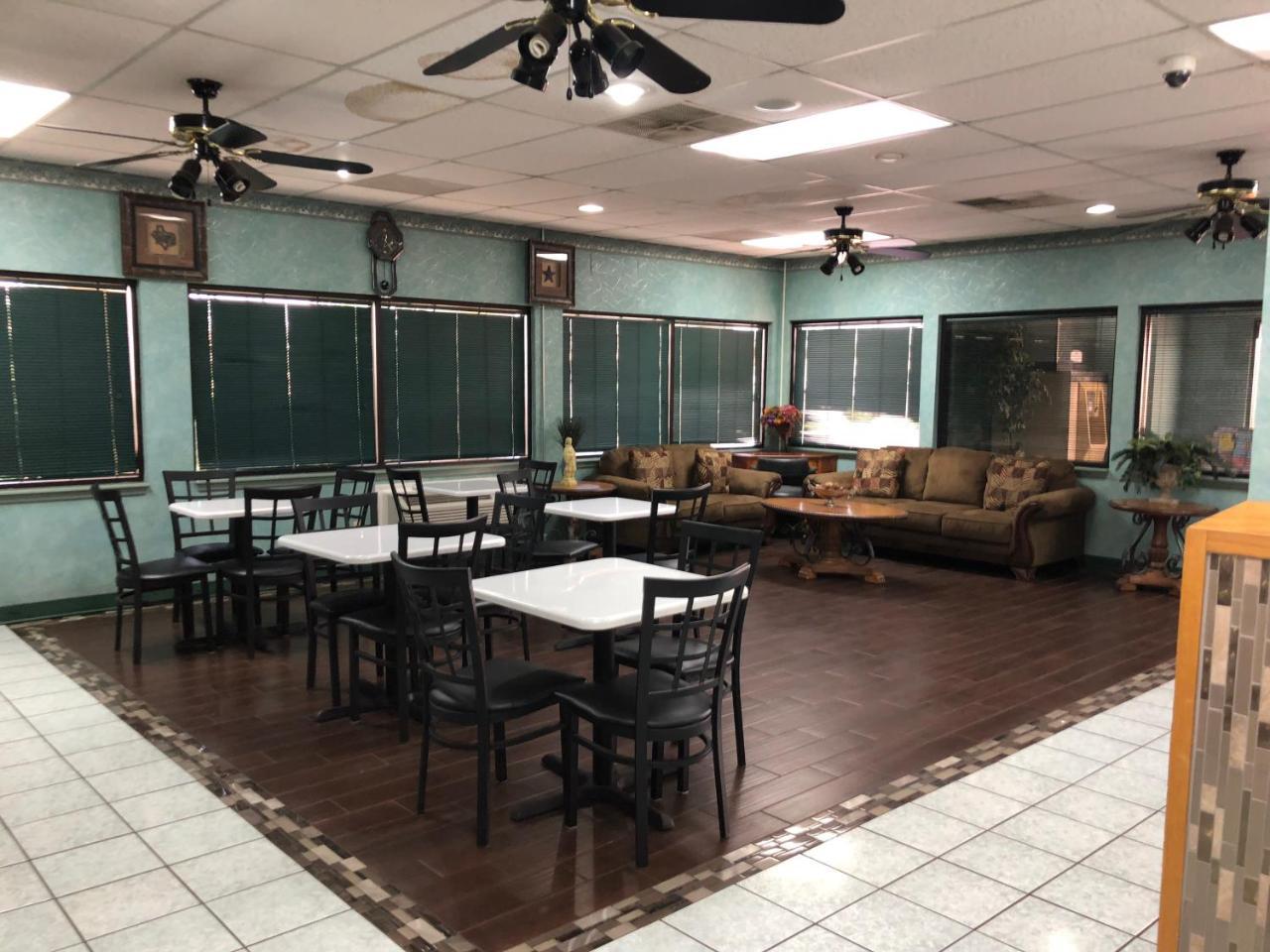 לובוק Lone Star Inn מראה חיצוני תמונה