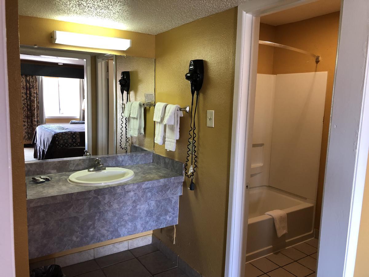 לובוק Lone Star Inn מראה חיצוני תמונה