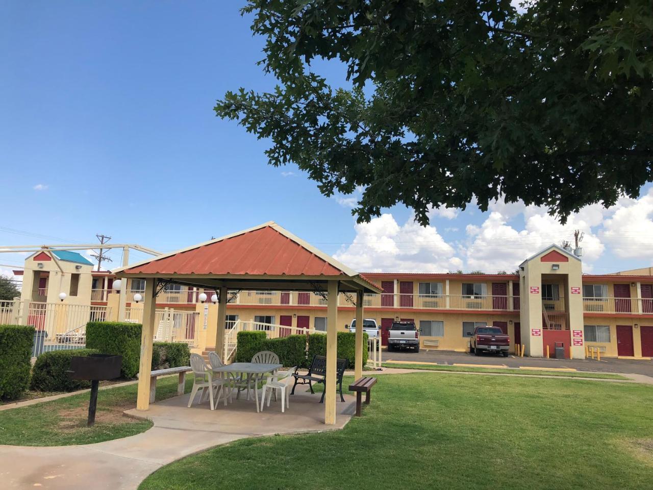 לובוק Lone Star Inn מראה חיצוני תמונה