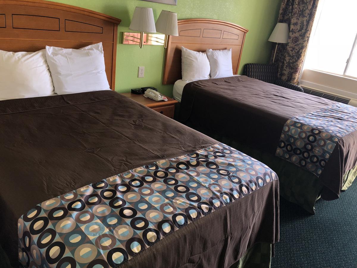 לובוק Lone Star Inn מראה חיצוני תמונה