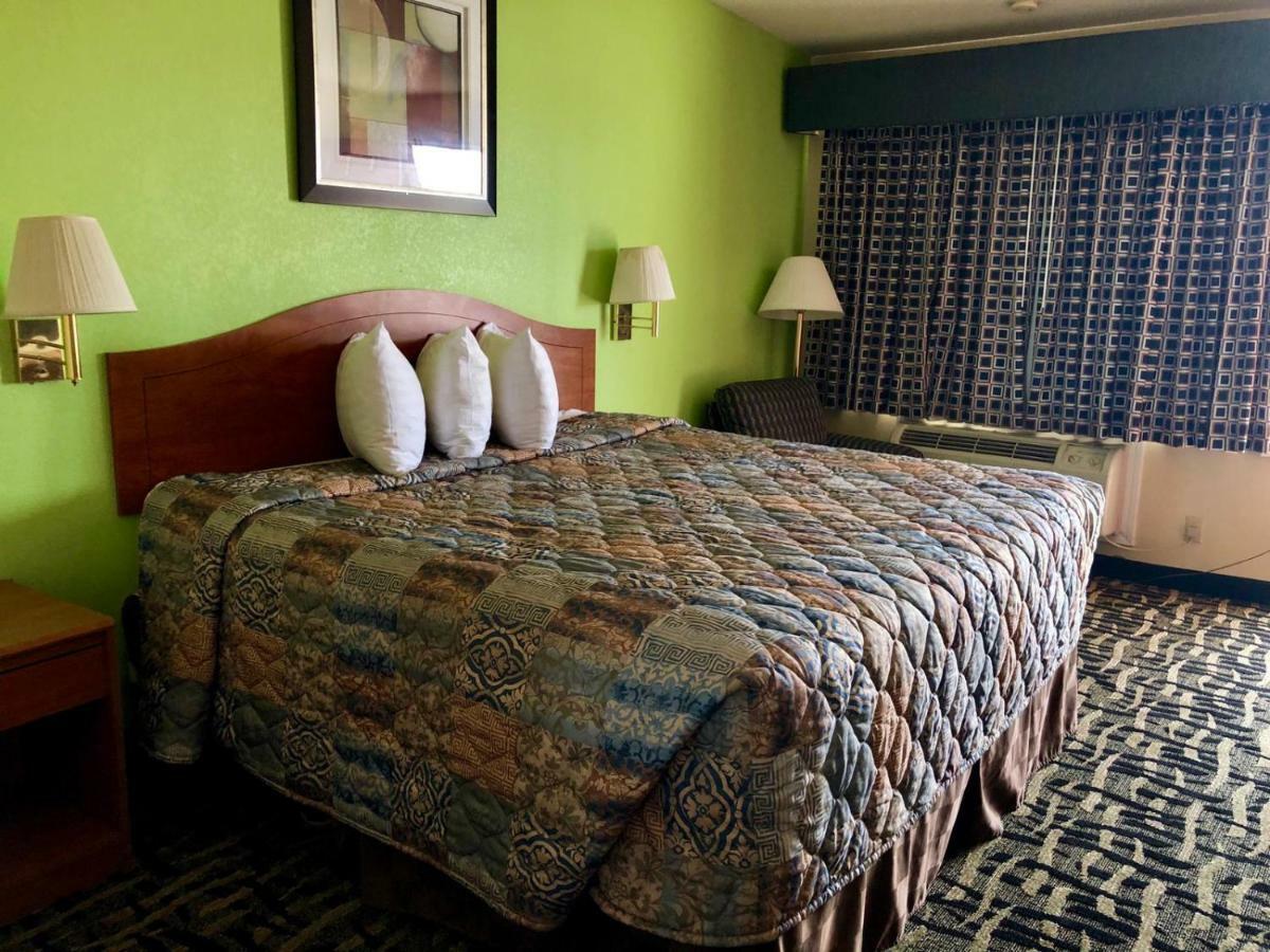 לובוק Lone Star Inn מראה חיצוני תמונה